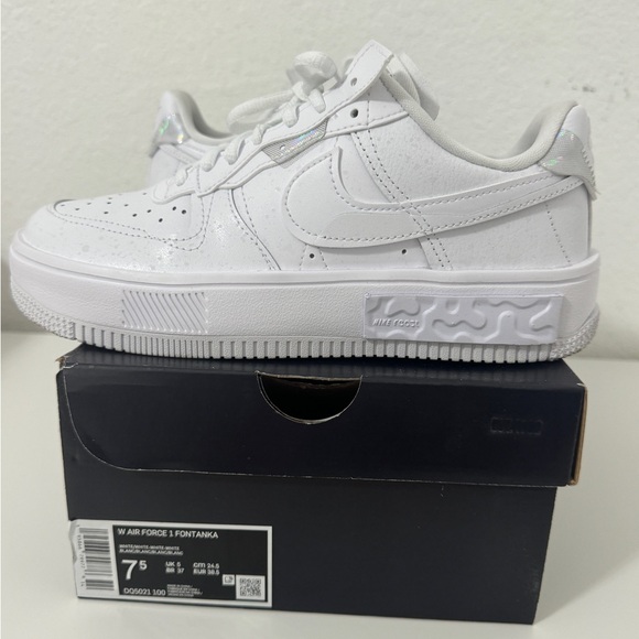 Nike Air White Sneakers - Picture 6 of 8